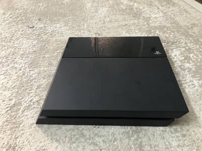 PS4 Fat 500GB Non-Jailbroken with 6 Controllers & Skins
