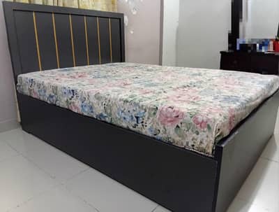 Farmika Bed Full 10/10 Condition hai