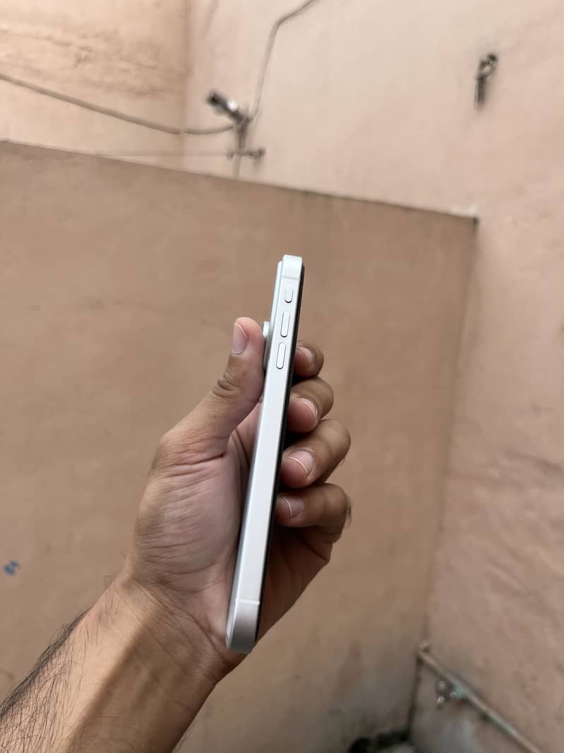 Apple iPhone 11 4