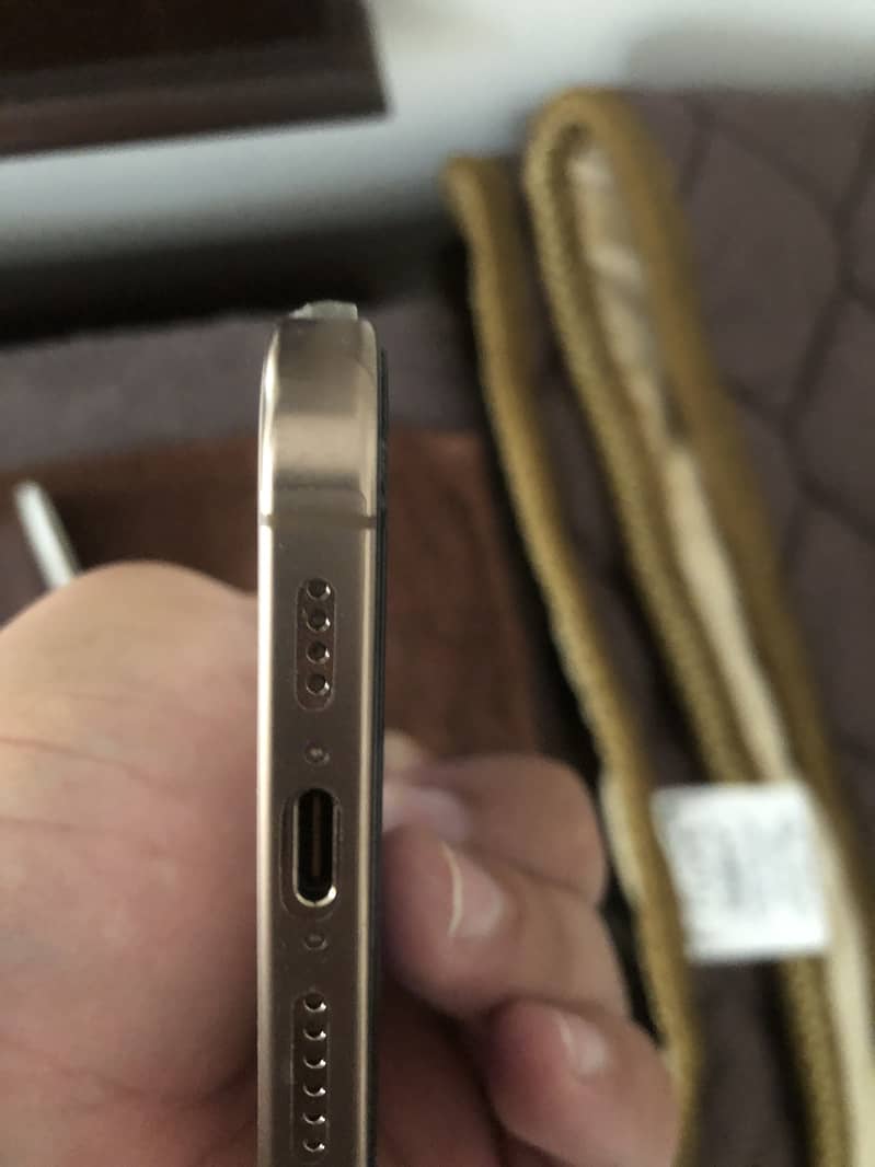 Apple iPhone 14 Pro Max & 16 Pro Max 7