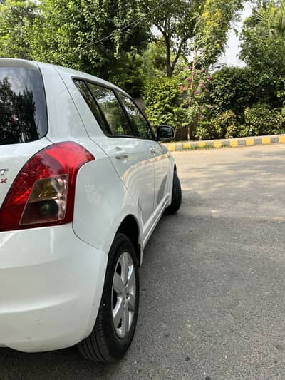 Suzuki Swift 2012 Dlx