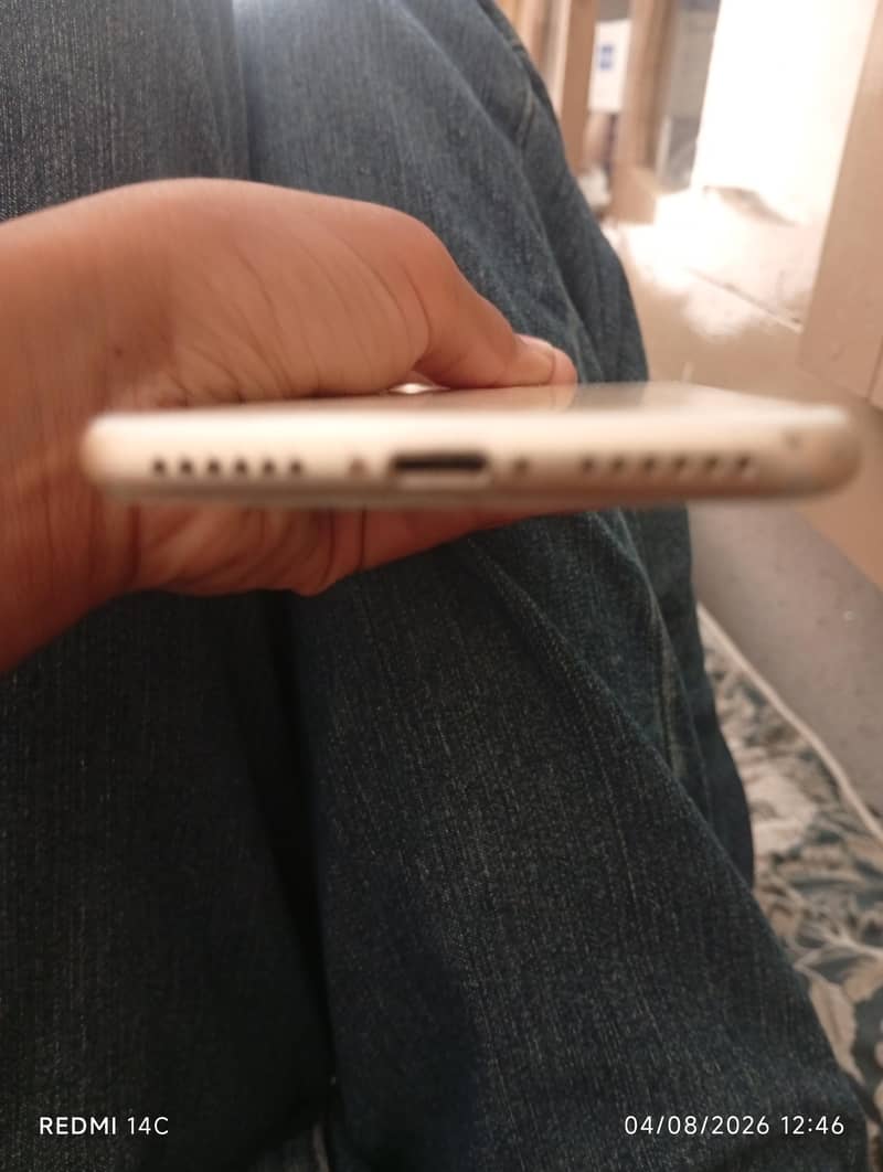 Apple iPhone 7 3