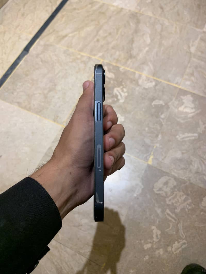 Apple iPhone 13 2