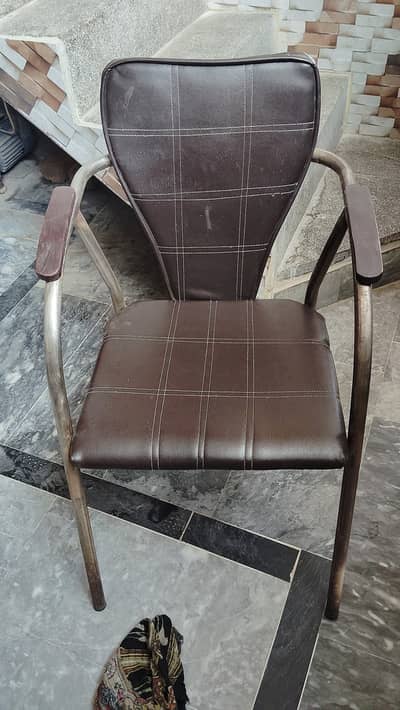 Set of 5 Comfortable Visitor / Office Chairs – Good Condition