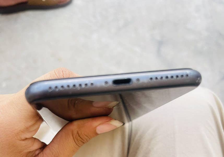 Apple iPhone 8 Plus 4