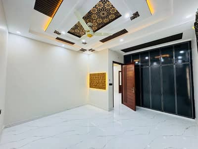 Good Location In DC Colony - Bolan Block Of Gujranwala, A 10 Marla House Is Available