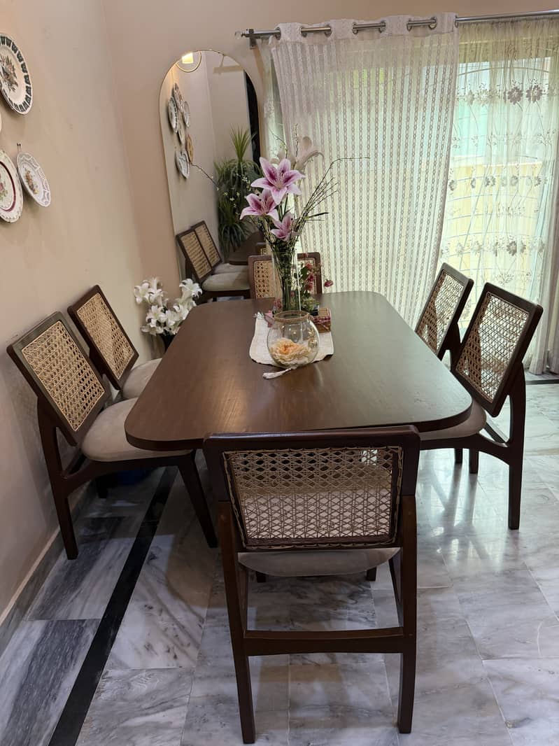 Dinning table 0
