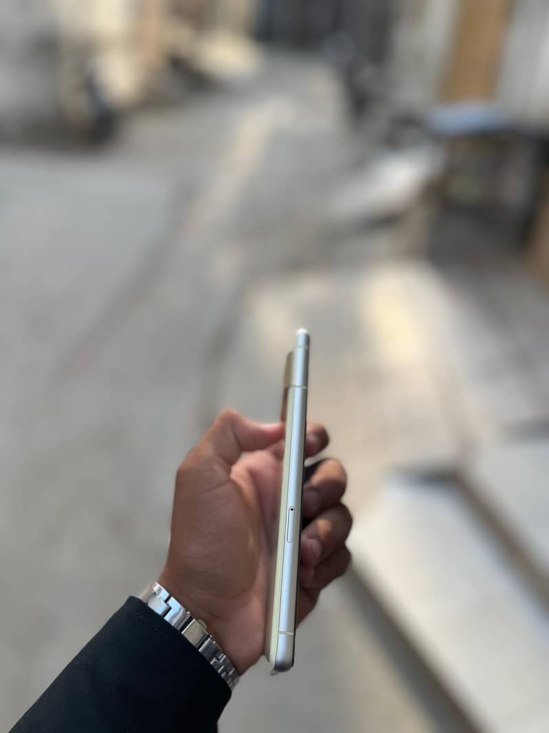 Google Pixel 7 4