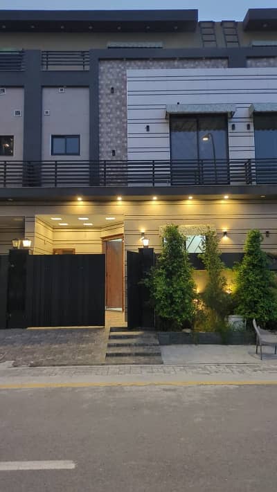 3 Marla tile floor beautiful house Onwr build property value 1 lac per month Rent