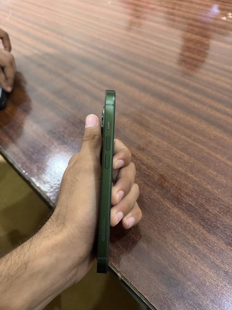 Apple iPhone 13 1