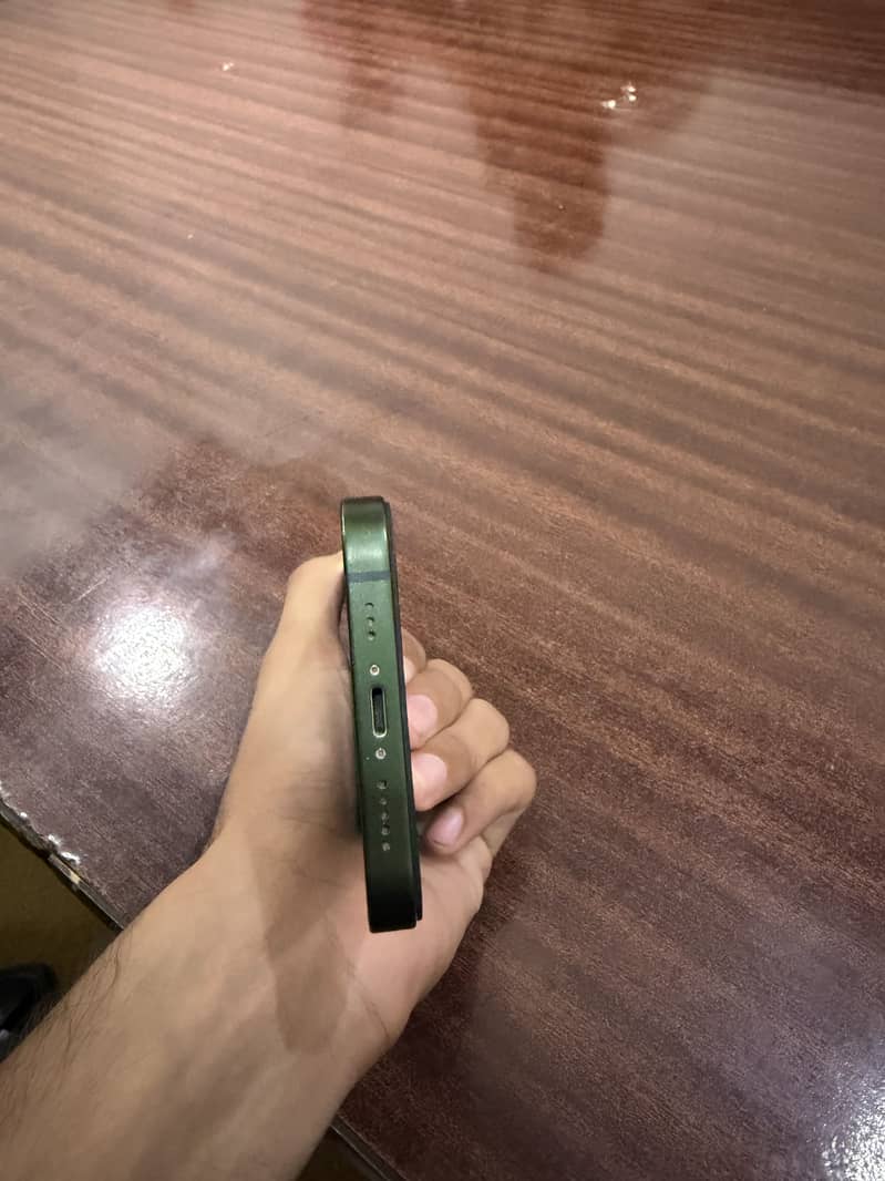 Apple iPhone 13 9
