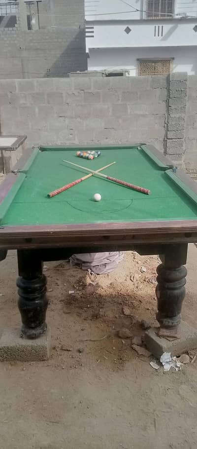 Snooker Table 8x4 Ft in Excellent Condition + 16 Balls & Free Cue