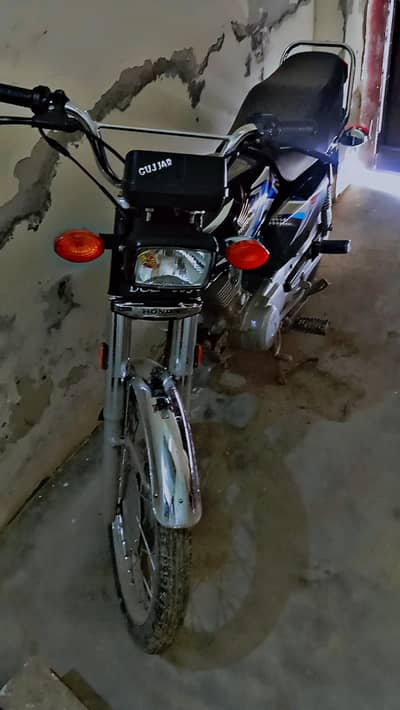 honda 125 ha 2025 modal total oky h koi masla ni h 4 oil change h urga