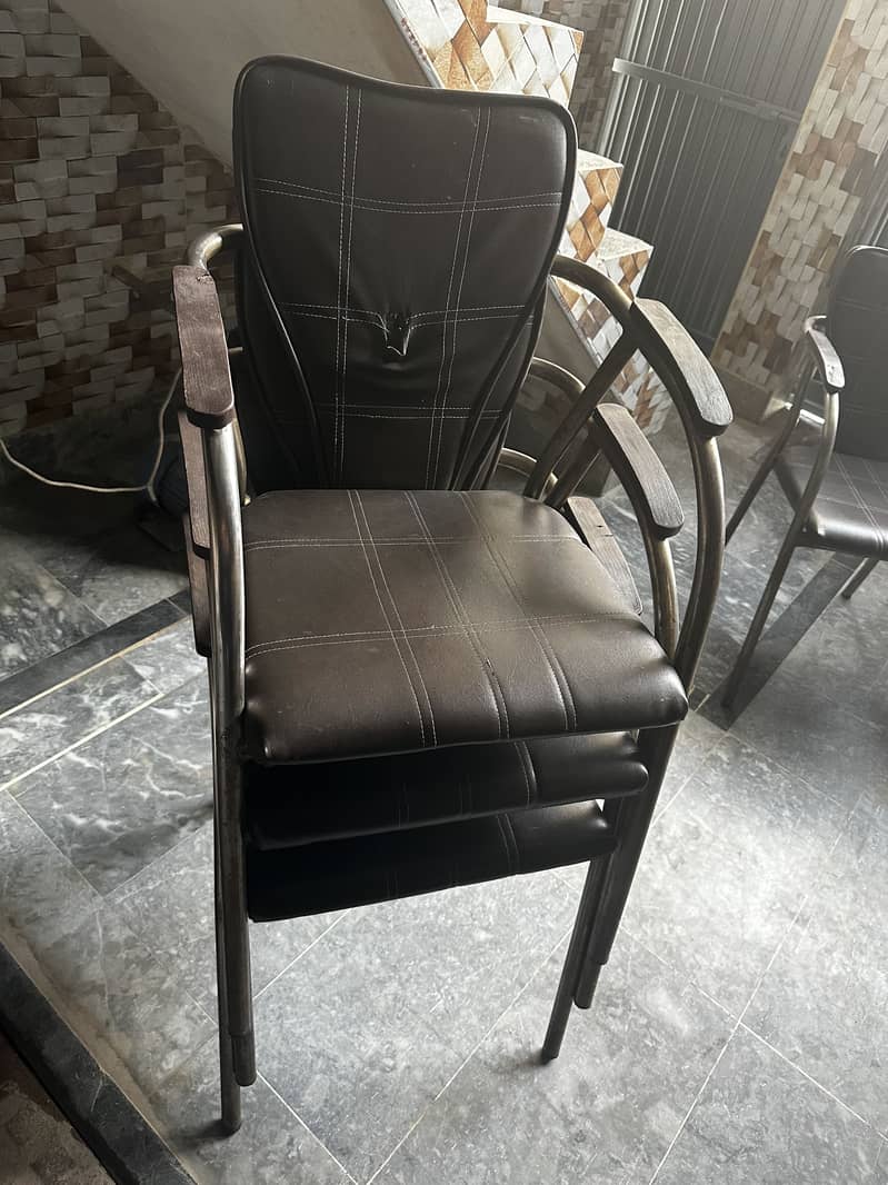 Used Chairs and Computer Table 0