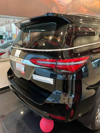 TOYOTA FORTUNER V 4X4 ZERO - Like Brand new to BANK