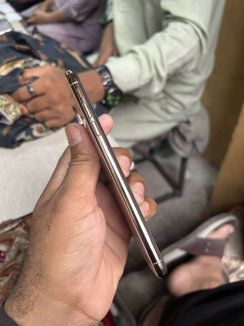 Apple iPhone XS Max 1