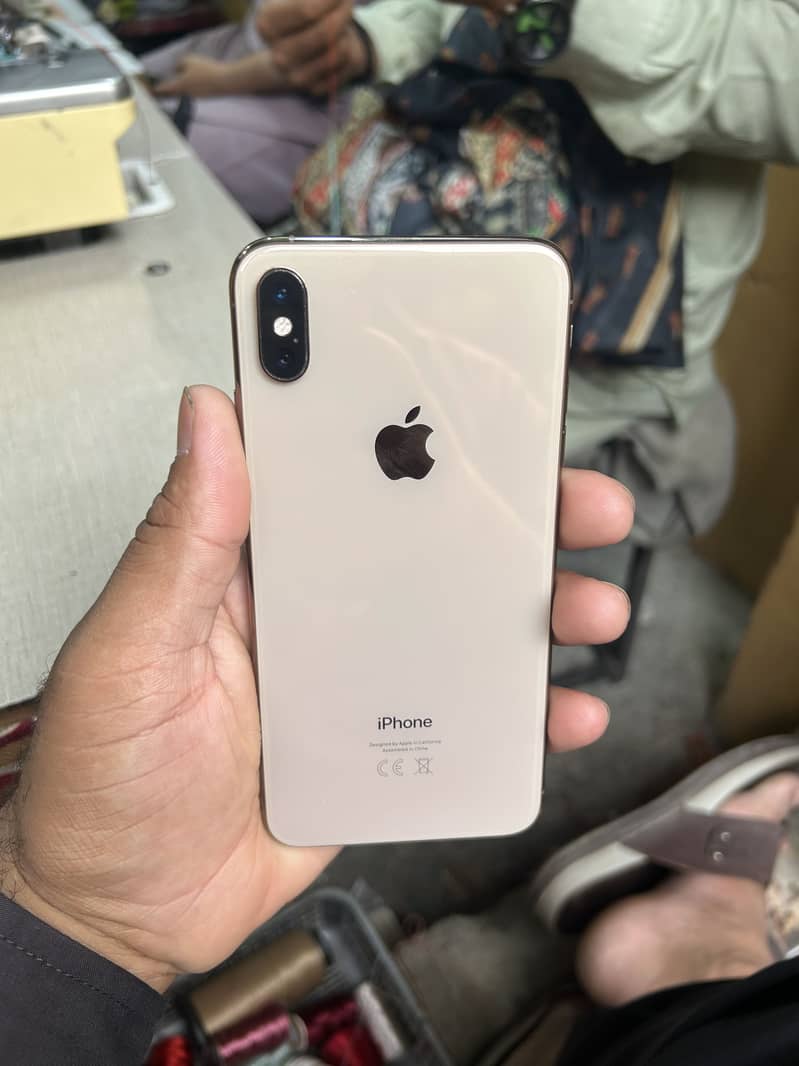 Apple iPhone XS Max 3