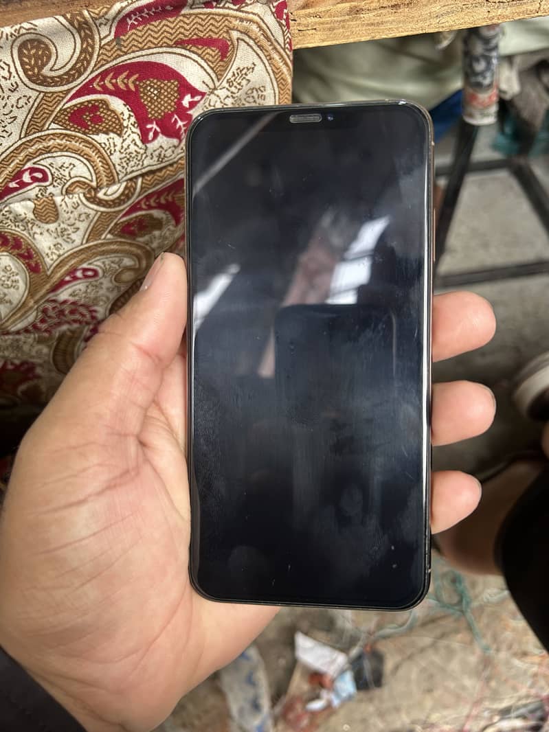 Apple iPhone XS Max 6