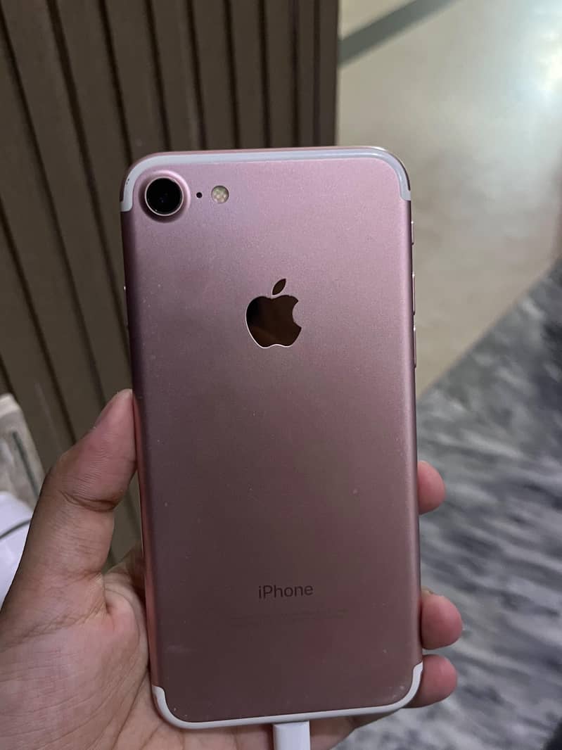 Apple iPhone 7 0