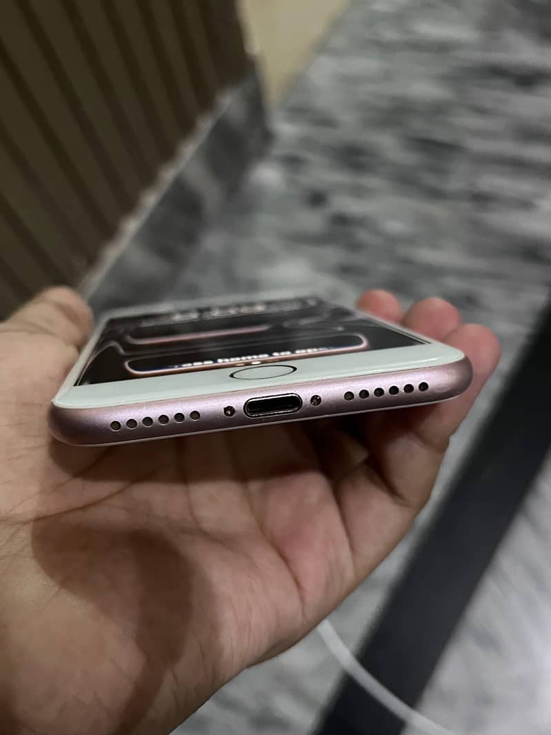 Apple iPhone 7 2