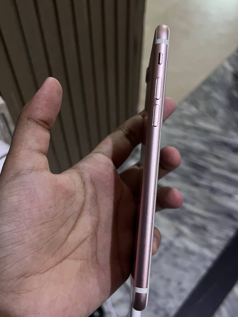 Apple iPhone 7 3