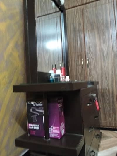 dressing table