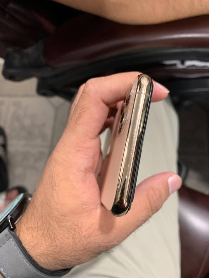 Apple iPhone 11 Pro 2