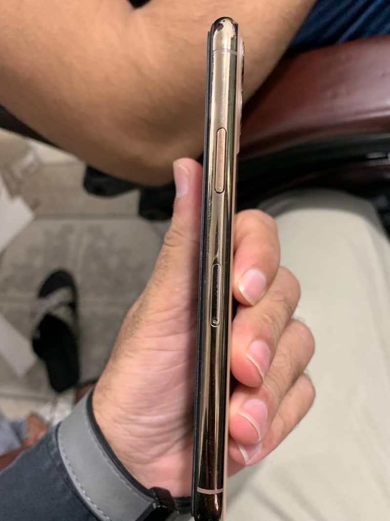 Apple iPhone 11 Pro 4