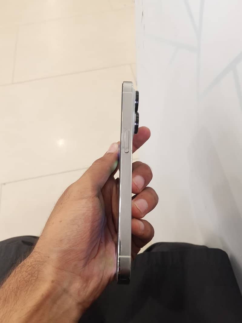 Apple iPhone 14 Pro 0
