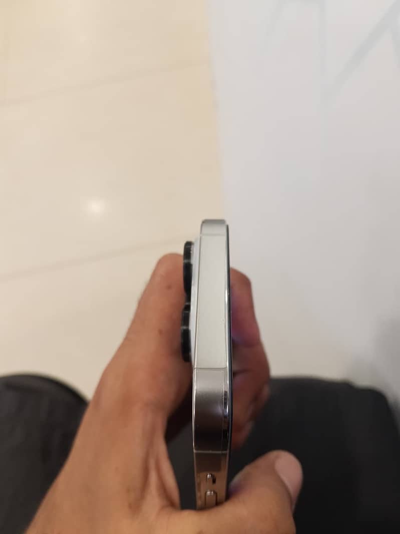 Apple iPhone 14 Pro 4