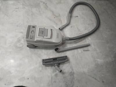 Hitachi CH-2500 1100W Vacuum Cleaner with Accessories