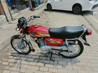 Honda 125 red colour