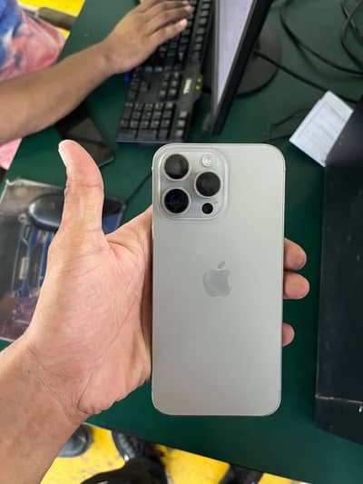 Apple iPhone 15 Pro Max penal change