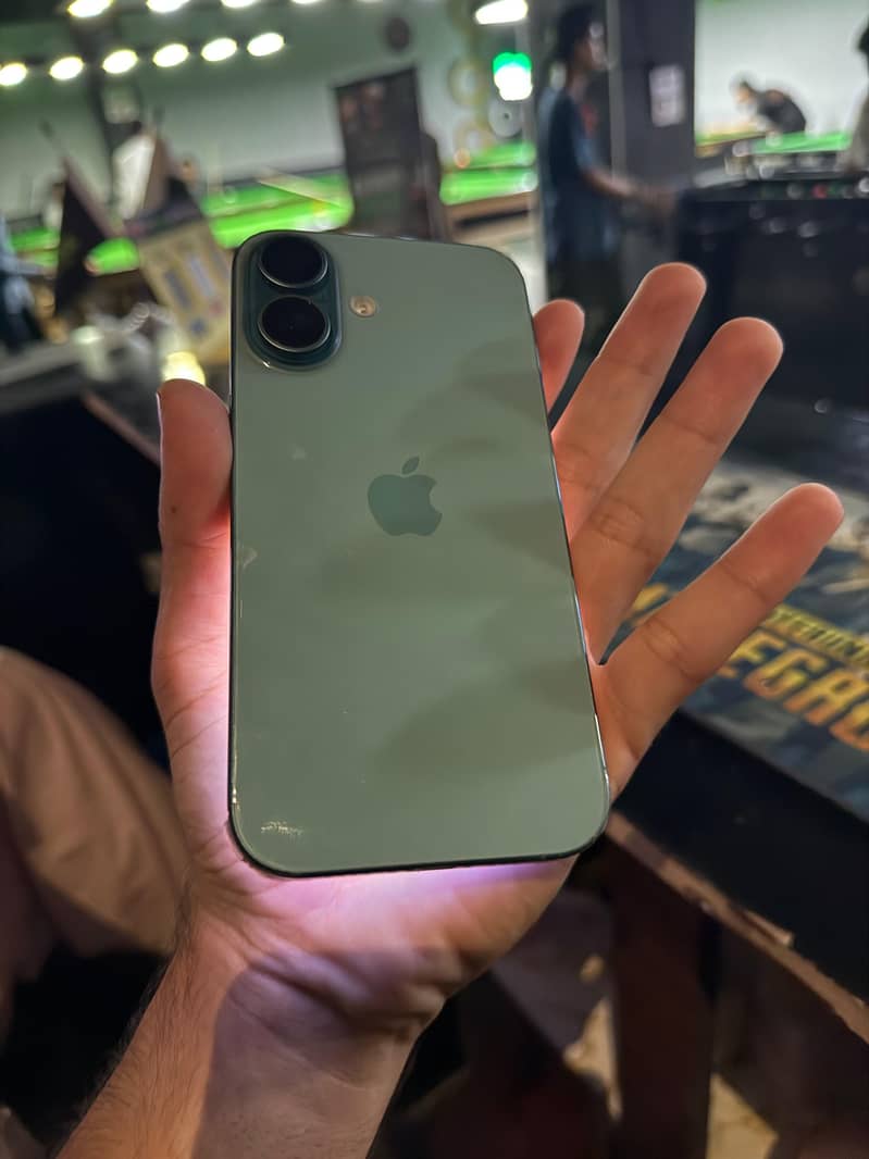 Apple iPhone 16 0
