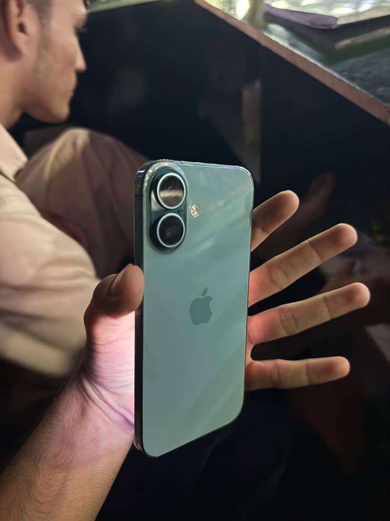 Apple iPhone 16 1