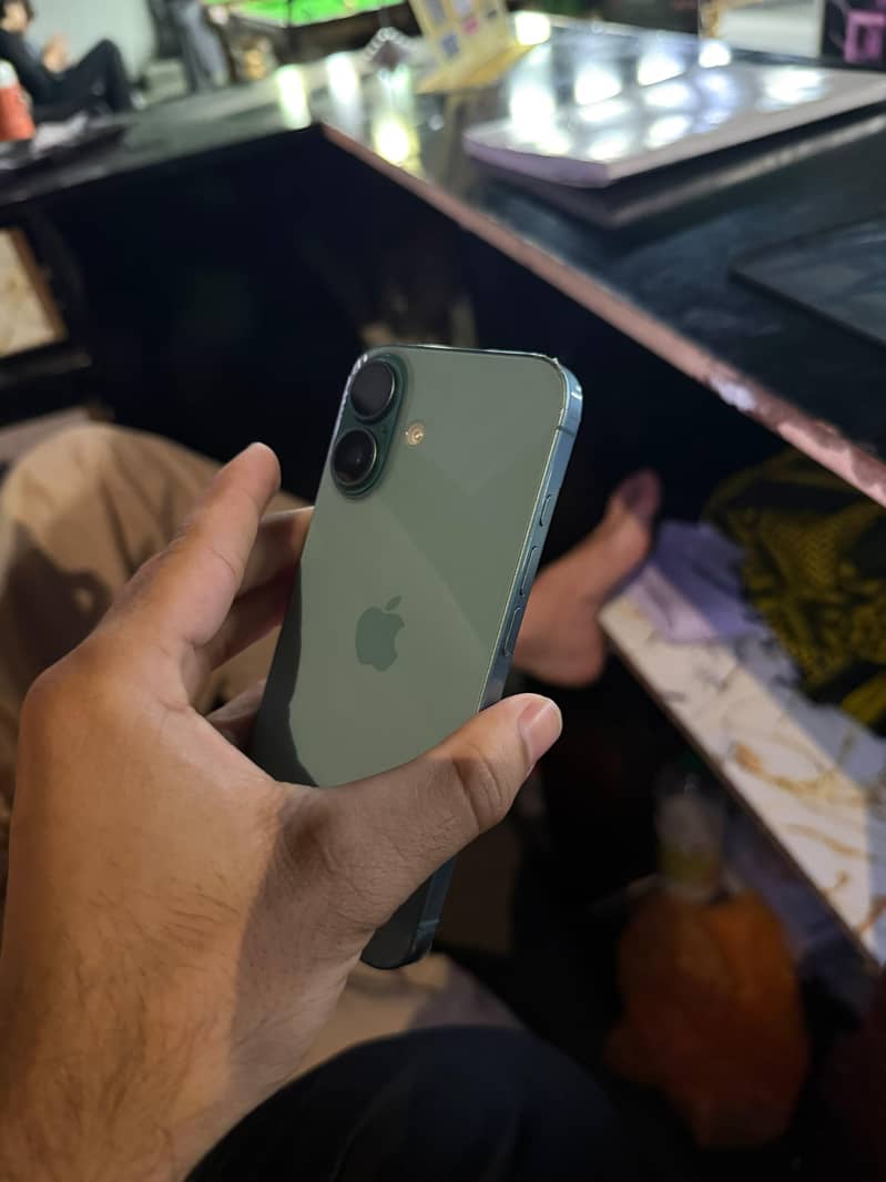 Apple iPhone 16 2