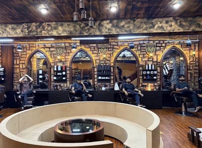 Female Beautician/ makeup artist / parlor