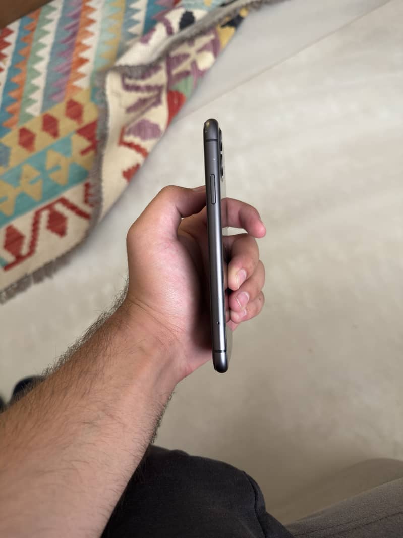 Apple iPhone 11 7