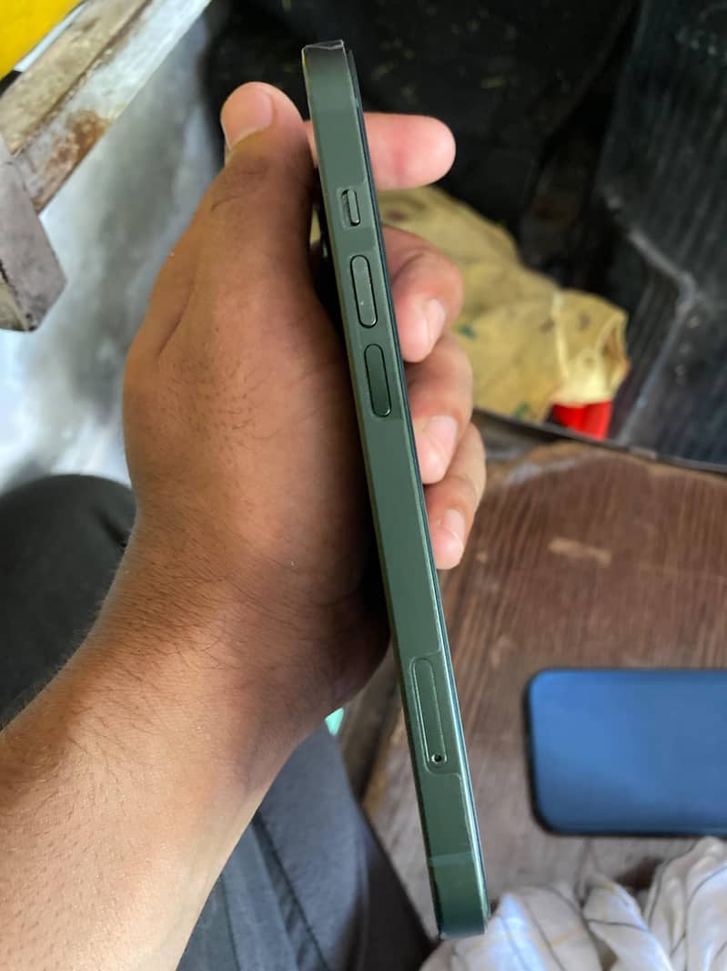 Apple iPhone 13 1