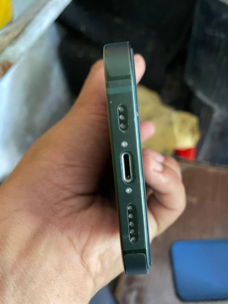 Apple iPhone 13 2