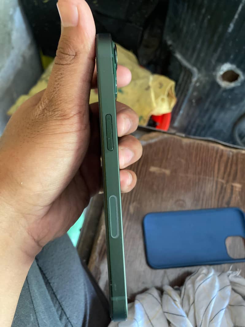 Apple iPhone 13 3