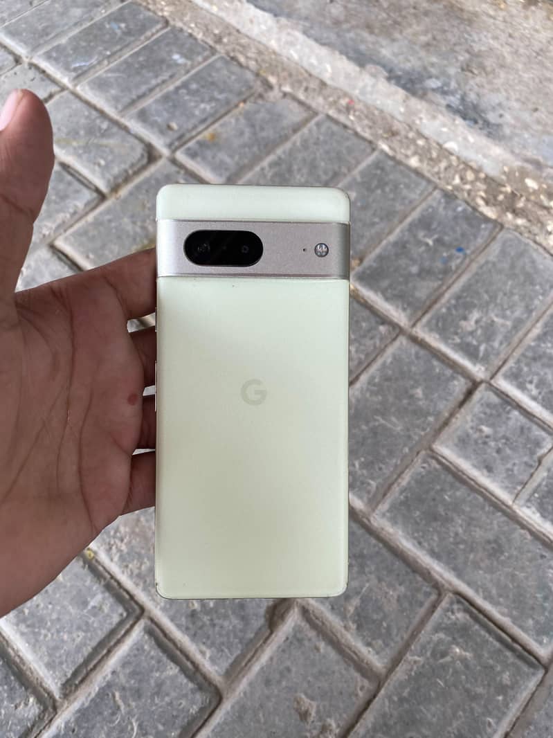 Google Pixel 7 4
