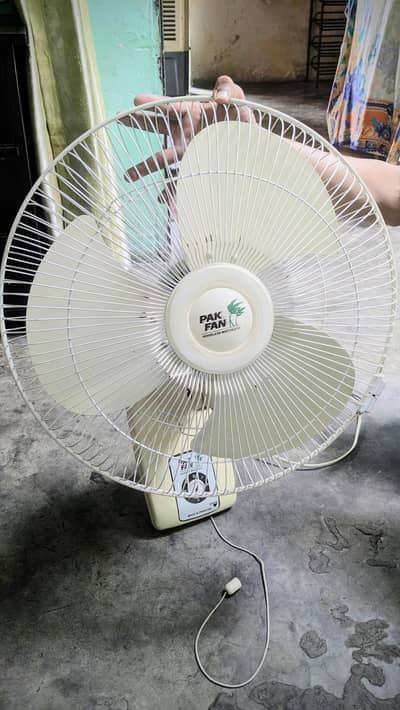 Pak fan Bracket. . 10/9 condition