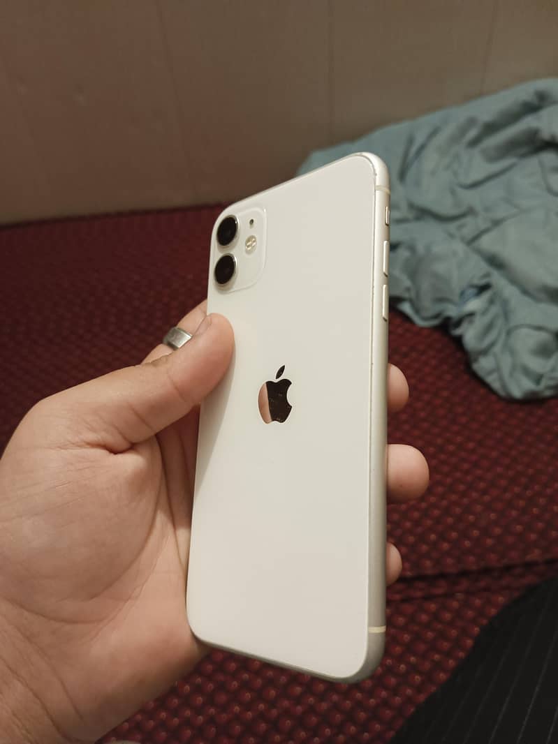 Apple iPhone 11 4