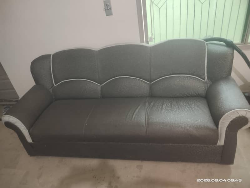 Sofa,Show Case and Centre Set 6