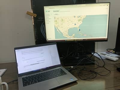 Dell 24" Borderless IPS Monitor | Hydraulic Stand