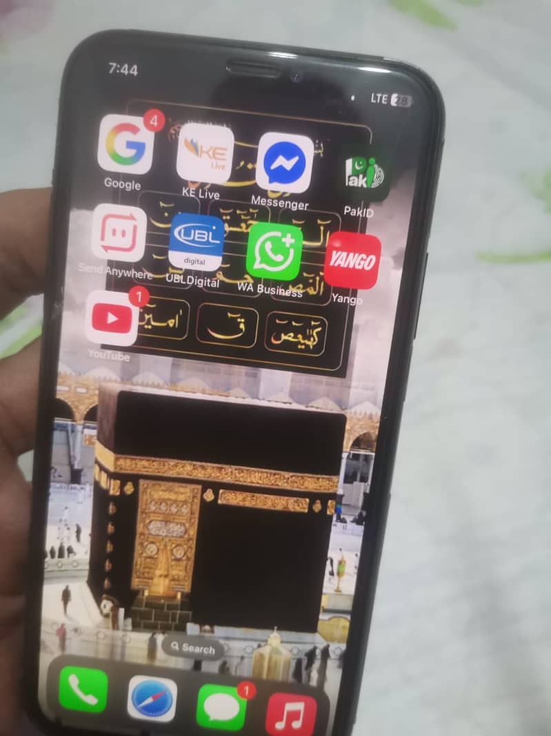 Apple iPhone X 4