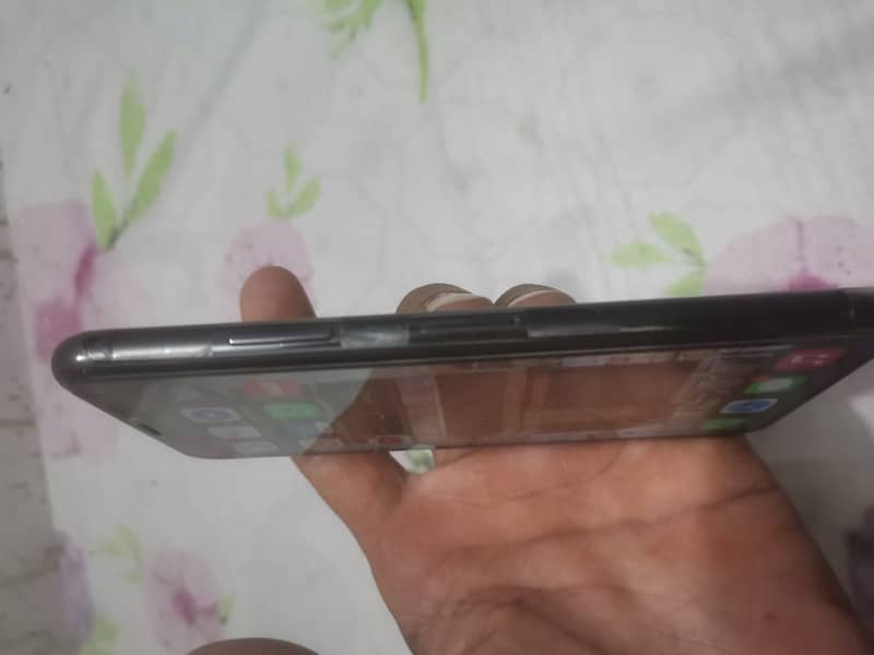 Apple iPhone X 5