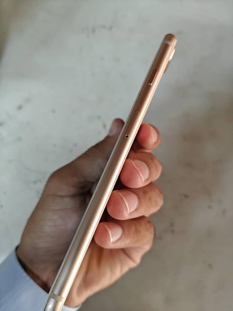 Apple iPhone 8 Plus 3