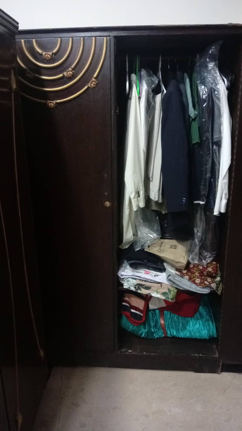 double door wardrobe 1
